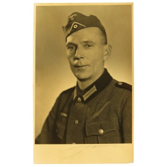 Photo of Wehrmacht infantryman in M36 early tunic and overseas cap. Espenlaub militaria